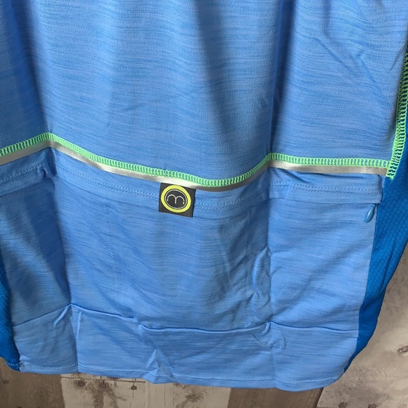 NWT Moxie Cycling Women's Wrap Tee size Large - Picture 10 of 10